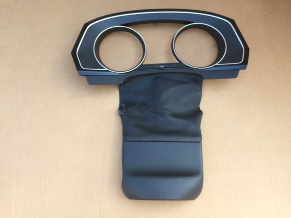 Trim ornament ceasuri bord VW Passat B8 volan dreapta 3G2858366A 3G2 858 366 A - Dezmembrari Auto