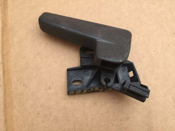 Maner deschidere capota VW Passat B8 6R1823533 6R1 823 533 - Dezmembrari Auto