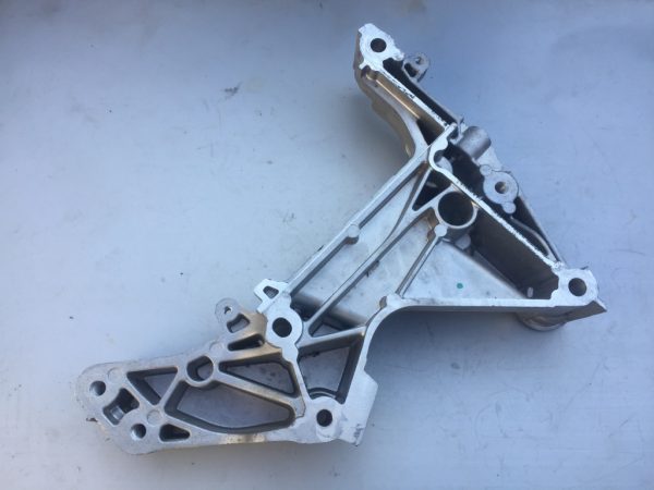 Suport motor VW Golf 7 2015 hatchback 1,4 tsi CUK 04E199275E 04E 199 275 E - Dezmembrari Auto