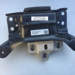 Tampon suport motor VW Arteon 2017 2.0 tdi biturbo 239 cp CUAA 3Q0199555J 3Q0 199 555 J - Dezmembrari Auto