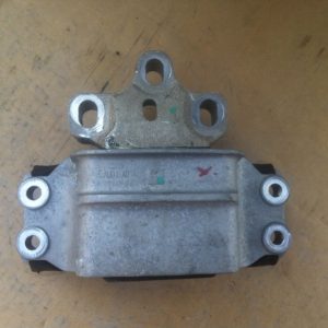 Tampon cutie viteze Audi TT Q3 Q5 A4 A5 8J0199555K 8J0 199 555 k - Dezmembrari Auto