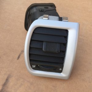 Grila ventilatie stanga Skoda Fabia 2 5J0819702 5J0 819 702 - Dezmembrari Auto