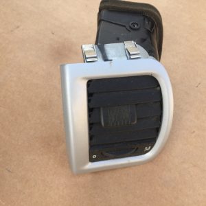 Grila ventilatie dreapta Skoda Fabia 2 5J0819701E 5J0 819 701 E - Dezmembrari Auto