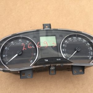 Ceasuri bord Skoda Fabia 2 din 2011 5J0920810E 5J0 920 810 E - Dezmembrari Auto