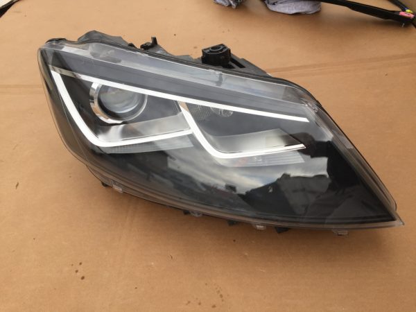 Far dreapta Seat Alhambra 2 7N5941752 7N5 941 752 - Dezmembrari Auto