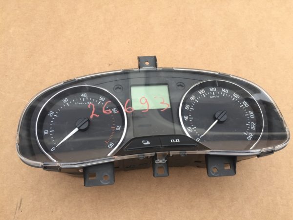 Ceasuri bord Skoda Fabia 2 din 2011 5J0920810E 5J0 920 810 E - Dezmembrari Auto
