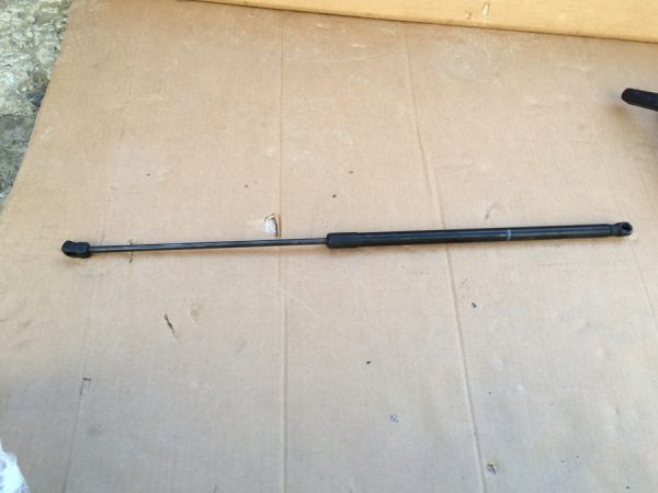 Amortizor capota fata VW Passat CC 3C8823359 - Dezmembrari Auto