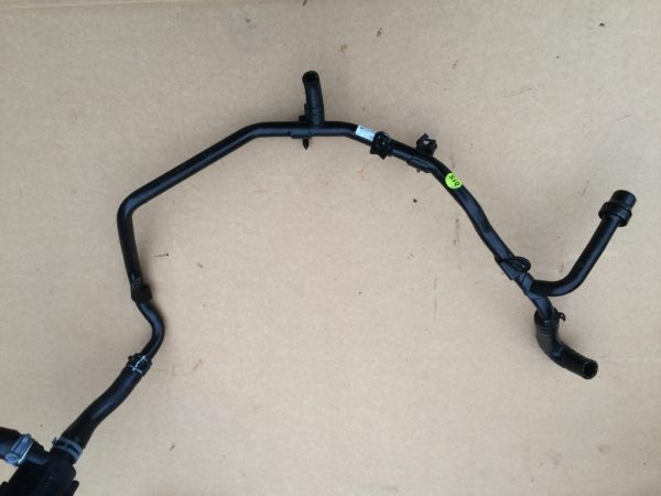 Furtun apa Audi A4 8W B9 04L122157AB 04L 122 157 AB - Dezmembrari Auto