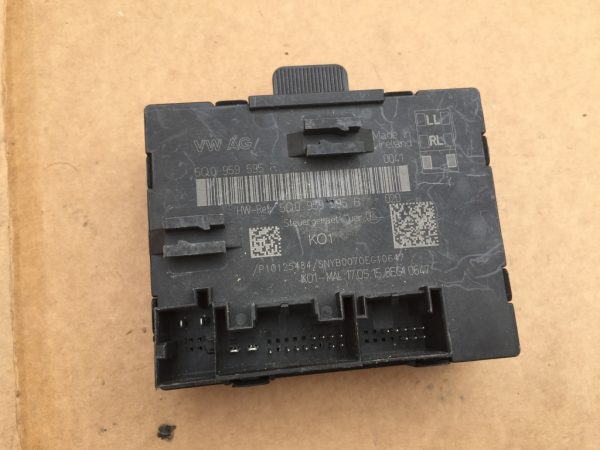 Calculator confort usa dreapta spate VW Passat B8 5Q0959595B 5Q0 959 595 B - Dezmembrari Auto