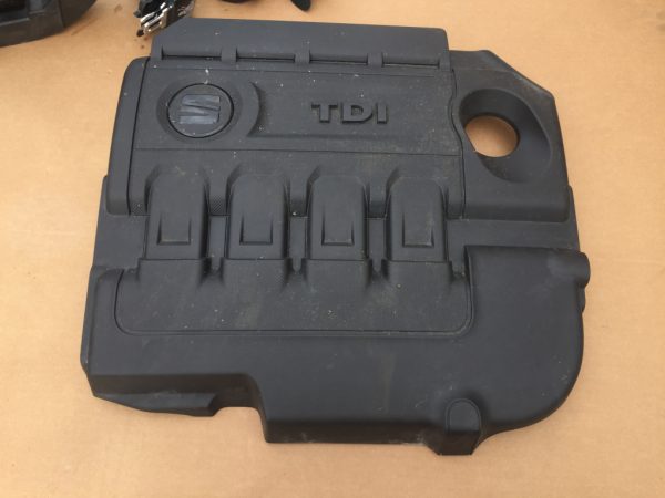 Capac motor Seat Alhambra 2 2.0 tdi 04L103954T 04L 103 954 T - Dezmembrari Auto