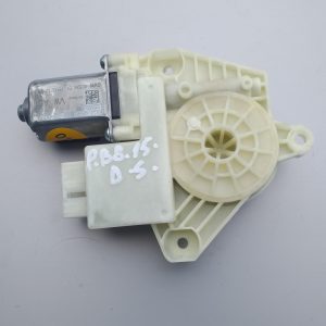 Motoras macara geam stanga spate VW Passat B8 2015 5Q4959811E 5Q4 959 811 E - Dezmembrari Auto