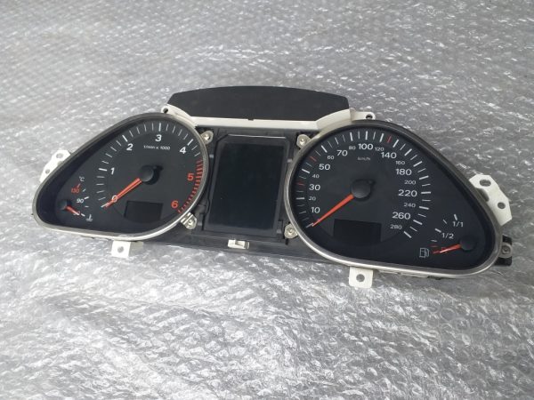 Ceasuri de bord Audi Q7 2009 3.0 TDI CASA 04L920931E 04L 920 931 E - Dezmembrari Auto
