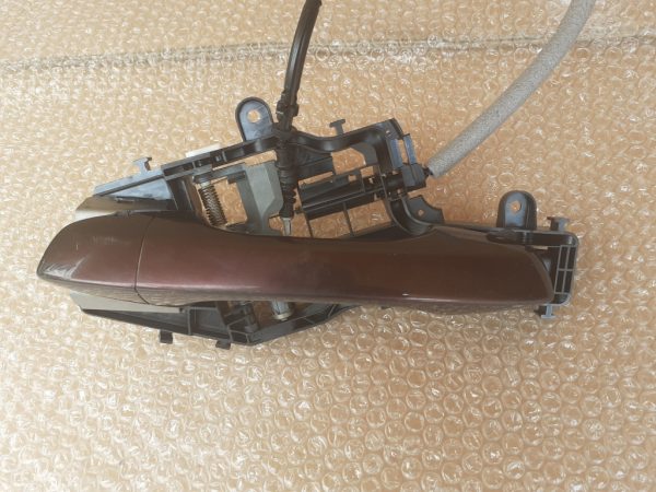 Maner exterior complet cu butuc cheie stanga fata VW Passat B8 517837811D 517 837 811 D - Dezmembrari Auto
