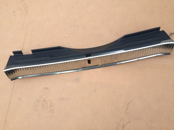 Ornament cromat haion VW Passat B8 variant 3G9863459A 3G9 863 459 A - Dezmembrari Auto