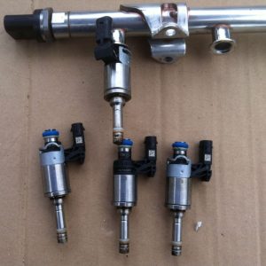 Injector / Injectoare Audi VW Skoda Seat 1.4 tsi 04E906036E - Dezmembrari Auto