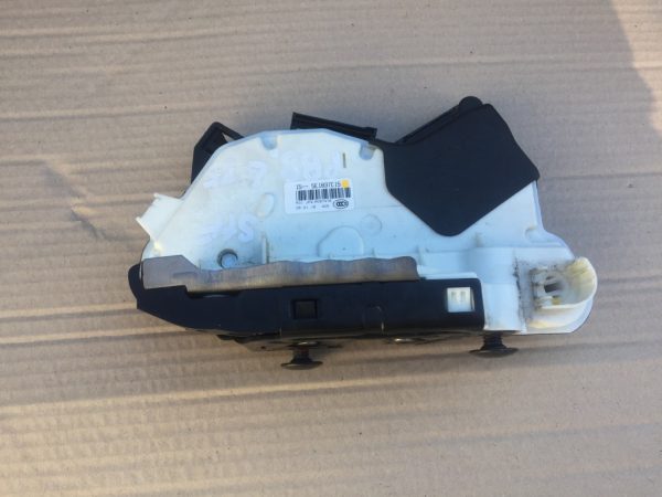 Broasca usa stanga fata VW Passat B8 5E1837015 5E1 837 015 - Dezmembrari Auto