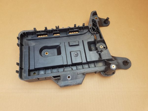 Suport baterie VW Jetta 2016 1K0915333 1K0 915 333 la 0 km - Dezmembrari Auto