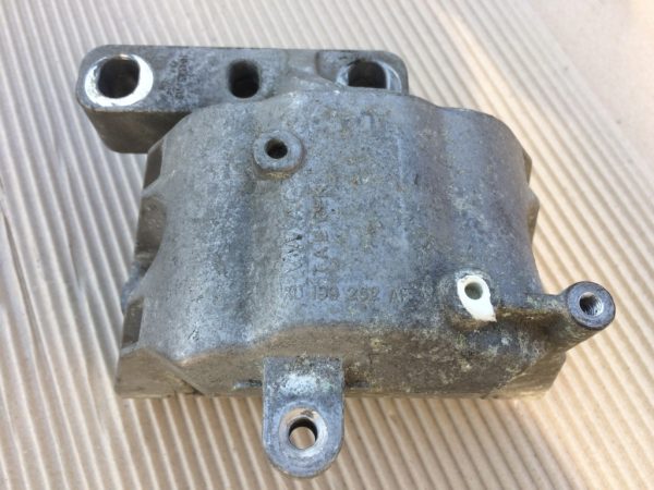 Tampon motor Audi A3 8P 1K0199262AF 1K0 199 262 AF - Dezmembrari Auto