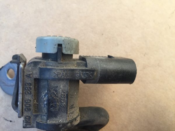 Electrovalva VW Passat B6 1.9 tdi BLS 1K0906283A 1K0 906 283 A - Dezmembrari Auto