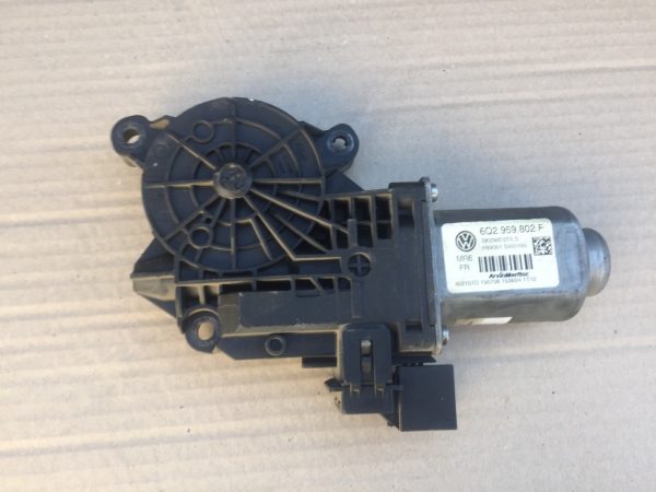 Motoras macara geam stanga fata Skoda Fabia 2 6Q2959802F 6Q2 959 802 F - Dezmembrari Auto