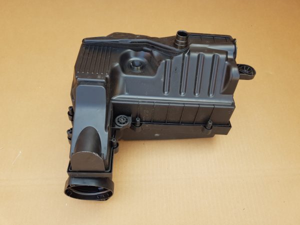 Carcasa filtru aer VW Jetta 2016 2.0 tdi 3C0129620A 3C0 129 620 A - Dezmembrari Auto