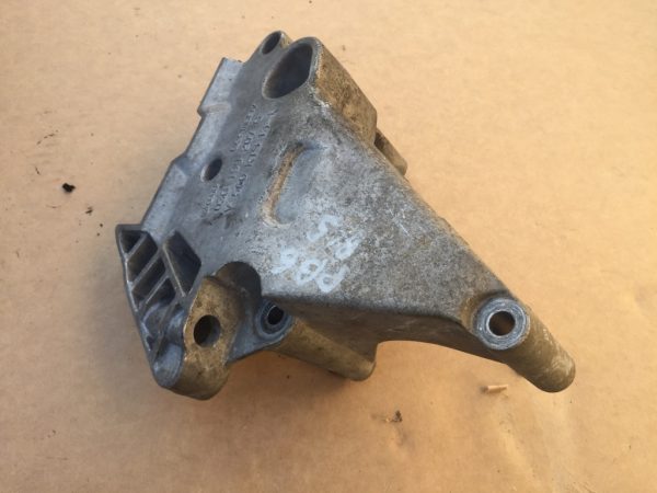Suport motor VW Passat B6 1.9 tdi BLS 03G199207G 03G 199 207 G - Dezmembrari Auto