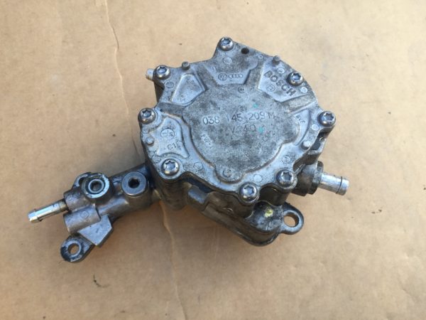 Pompa vacuum VW Passat B6 038145209M 038 145 209 M - Dezmembrari Auto