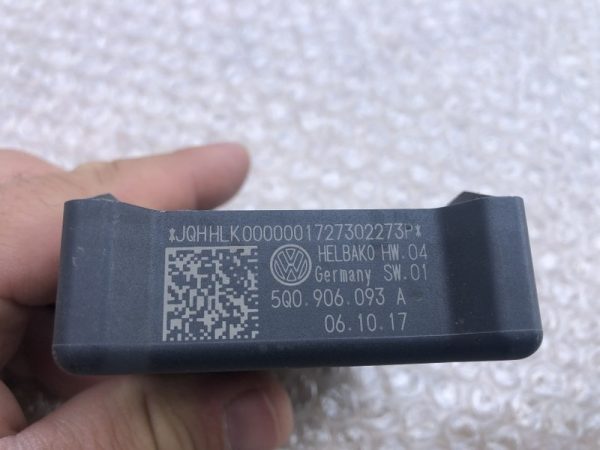 Releu pompa benzina VW Golf 7 facelift din 2018 5Q0906093A 5Q0 906 093 A - Dezmembrari Auto