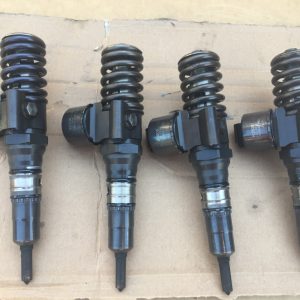 Injector injectoare VW Touran BKD 2.0 TDI 03G130073G 03G 130 073 G - Dezmembrari Auto