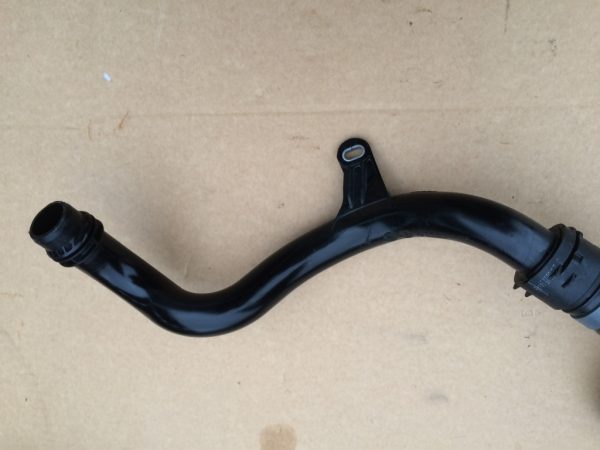 Furtun apa Audi A4 8W B9 04L121071G 04L 121 071 G - Dezmembrari Auto