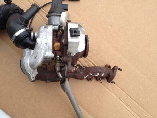 Turbosuflanta Audi VW 2.0 tdi 03L253019L 03L 253 019 L - Dezmembrari Auto