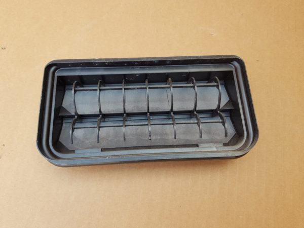 Grila aer portbagaj VW Jetta 2016 3C0819465 3C0 819 465 - Dezmembrari Auto