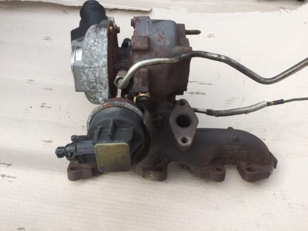 Turbosuflanta Audi Q5 2.0 tdi 03L145702E 03L 145 702 E - Dezmembrari Auto