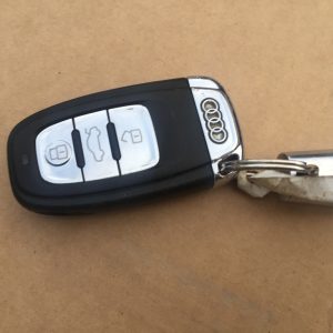 Tlecomanda cheie Audi A4 B8 A5 Q5 - Dezmembrari Auto