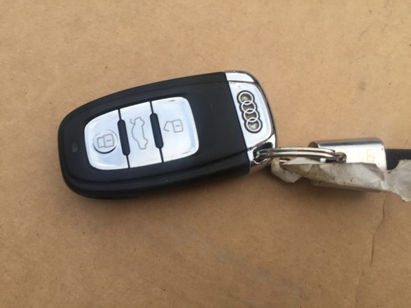 Tlecomanda cheie Audi A4 B8 A5 Q5 - Dezmembrari Auto