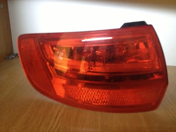 Stop stanga cu LED Audi A3 8P 8P4945095F - Dezmembrari Auto