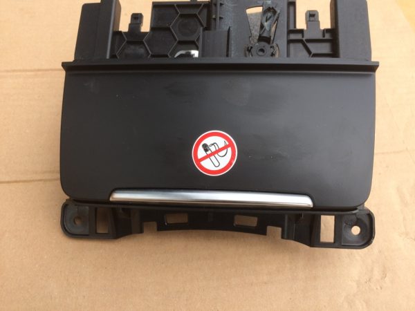 Scrumiera Audi A4 B8 2015 8K0857951C 8K0 959 751 C - Dezmembrari Auto