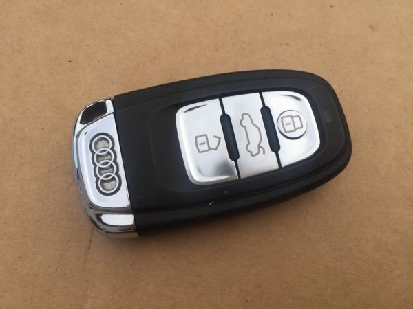 Telecomanda cheie Audi A4 B8 A5 Q5 - Dezmembrari Auto