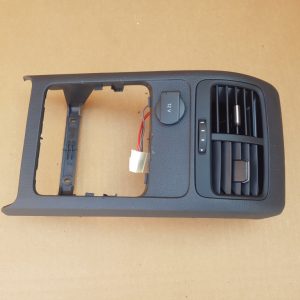 Capac cotiera grile ventilatie spate VW Jetta 2016 5C6864298J 5C6 864 298 J - Dezmembrari Auto