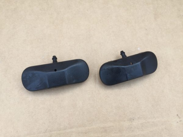 Duze spalare parbriz tip evantai cu incalzire VW Passat B8 5M0955986C 5M0 955 986 C - Dezmembrari Auto