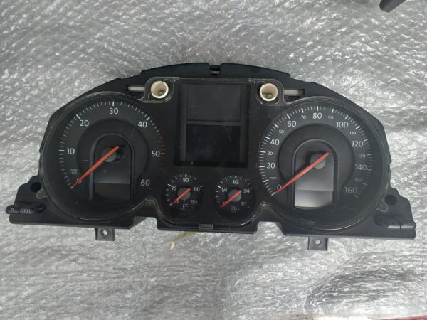 Ceasuri bord VW Passat B6 berlina 2006 1.9 tdi BXE 2C53145550 2C5 314 555 0 - Dezmembrari Auto