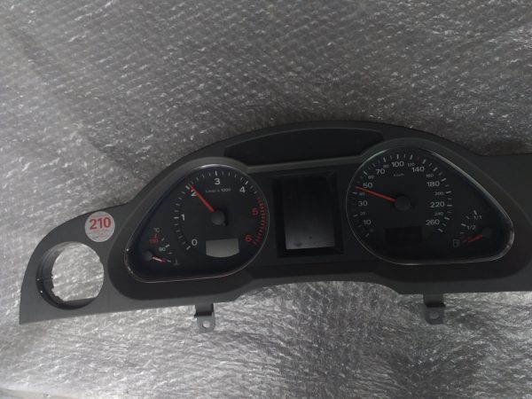 Ceasuri bord Audi A6 2005 4F0920931 4F0 920 931 - Dezmembrari Auto