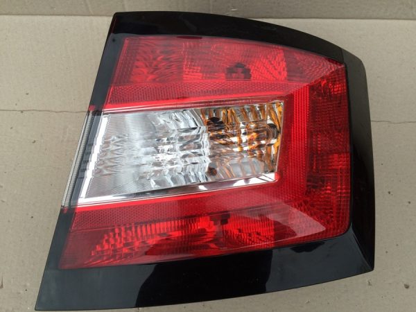 Stop dreapta Skoda Fabia 3 6V6945096 6V6 945 096 - Dezmembrari Auto
