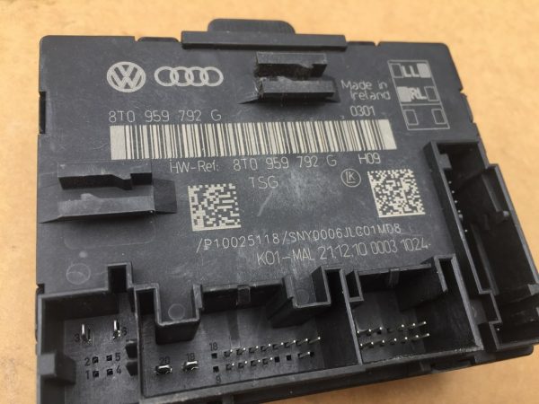 Releu Audi A5 usa stanga fata 8T0959792G 8T0 959 792 G - Dezmembrari Auto