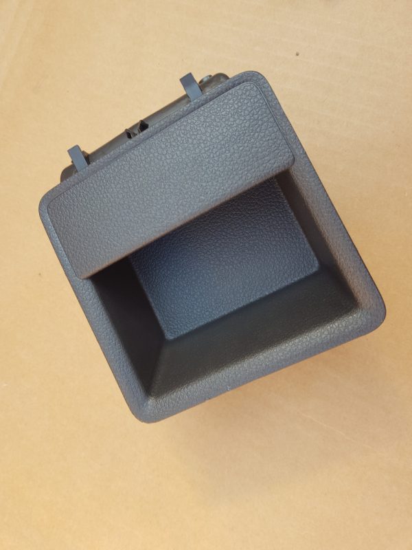 Spatiu depozitare VW Jetta 2016 5C6863383 5C6 863 383 - Dezmembrari Auto