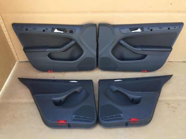 Set fete usi VW Jetta 2016 limuzina - Dezmembrari Auto