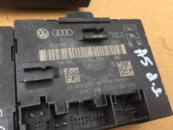 Releu Audi A5 usa dreapta spate 8T0959795H 8T0 959 795 H - Dezmembrari Auto