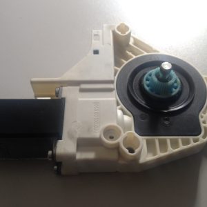 Motoras macara geam Audi A5 usa stanga fata 8K0959801A 8K0 959 801 A - Dezmembrari Auto