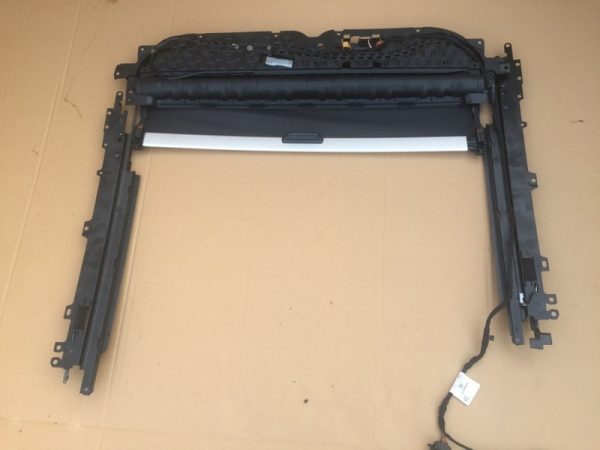 Perdea trapa panoramica electrica Volkswagen Passat B8 2017 limuzina 3G5877049 3G5 877 049 - Dezmembrari Auto