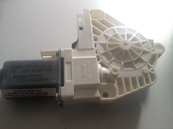 Motoras macara geam Audi A5 usa dreapta spate 8T0959802B 8T0 959 802 B - Dezmembrari Auto
